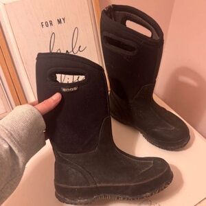 Bogs Boots  Durable black waterproof boots. Perfect for rainy days. insulated mu